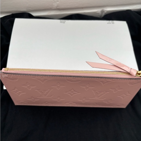 Louis Vuitton Felicie zippy pouch Very gently used- great condition! - Picture 8 of 9